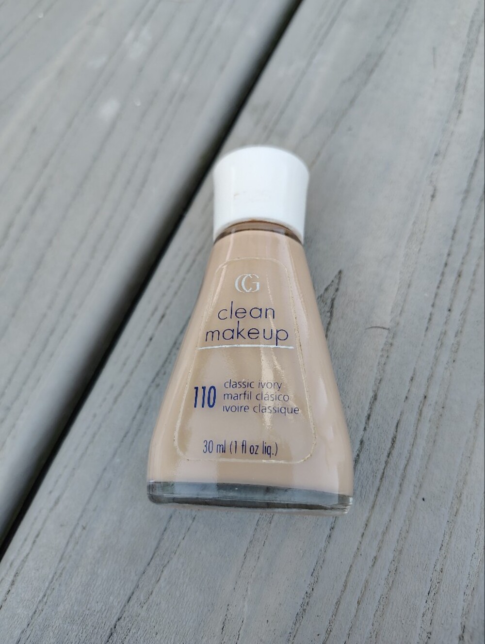 Liquid Foundation 110 Classic Ivory - Neutral Light Beige